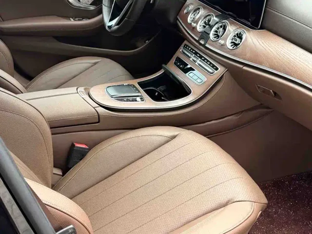 Mercedes-Benz E-Class — Фото автомобиля 4
