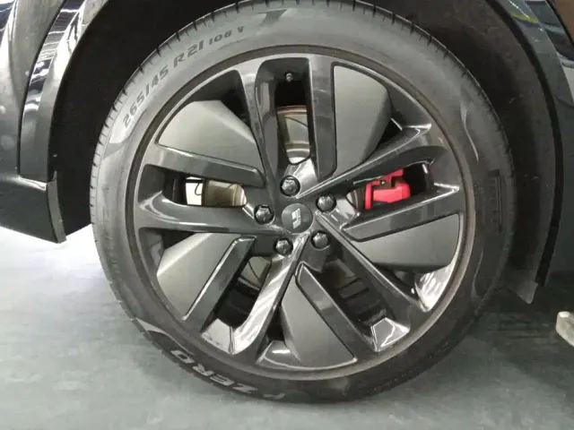 Li Auto L9 — Фото автомобиля 6