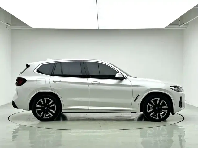 BMW BMW iX3 2024 Leading Edition — Фото автомобиля 3