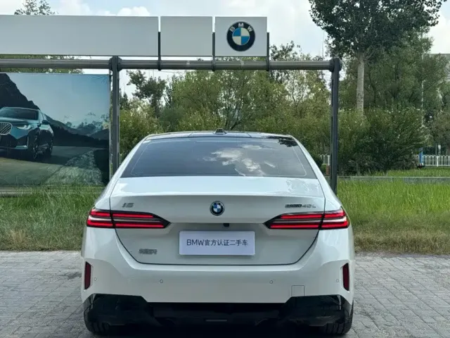 BMW i5 — Фото автомобиля 10