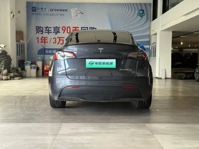 Tesla Model Y — Фото автомобиля 5
