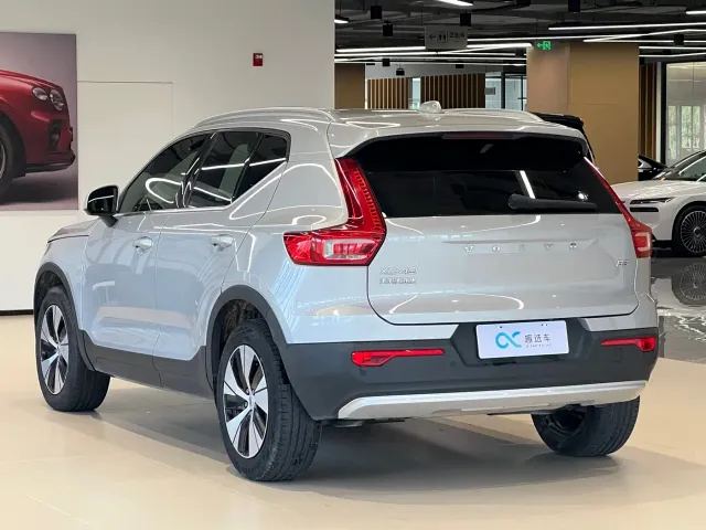 Volvo XC40 — Фото автомобиля 5