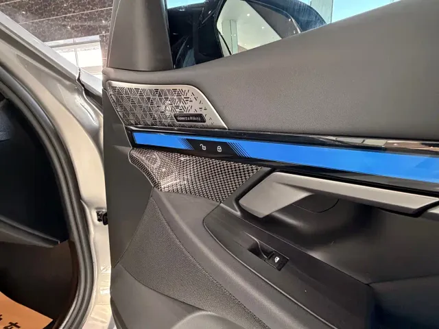 BMW i5 M60 — Фото автомобиля 10
