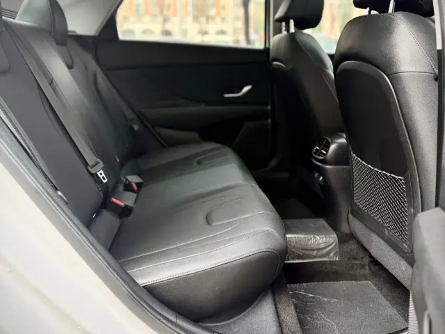 Hyundai Elantra — Фото автомобиля 12