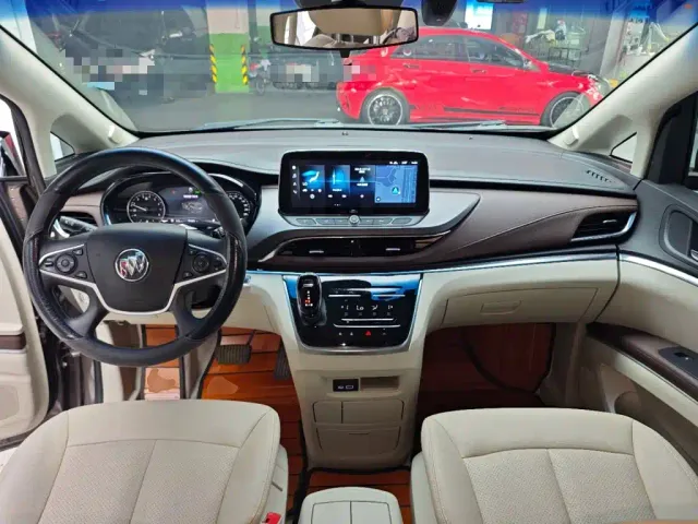 Buick GL8 — Фото автомобиля 9