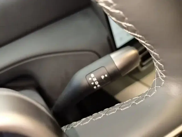 Li Auto MEGA — Фото автомобиля 13