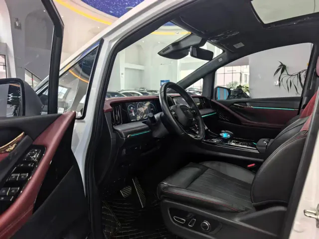 GAC Trumpchi M8 — Фото автомобиля 4
