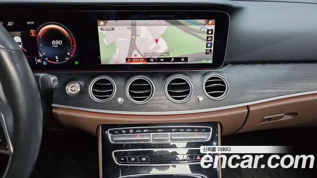 Mercedes-Benz E-Class — Фото автомобиля 13
