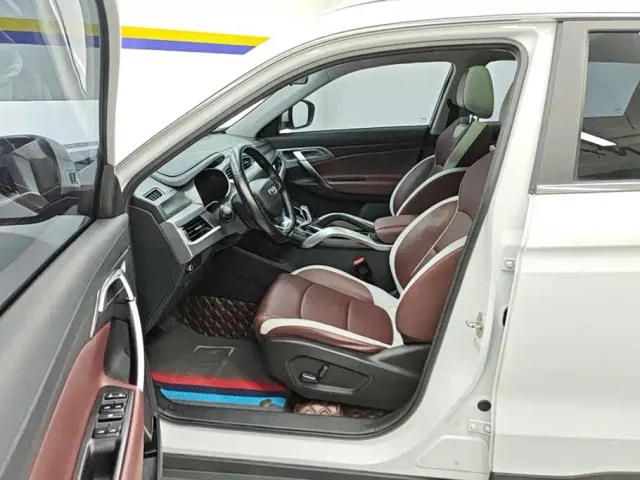 Geely Boyue — Фото автомобиля 9