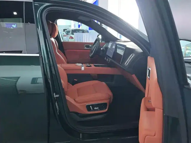 Li Auto L7 — Фото автомобиля 8
