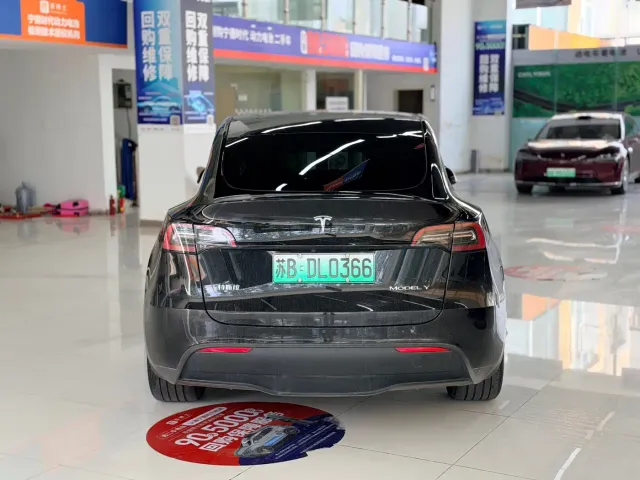 Tesla Model Y — Фото автомобиля 5