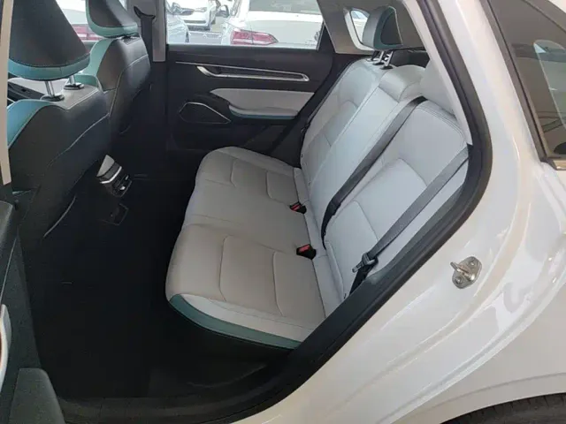Geely Emgrand — Фото автомобиля 16