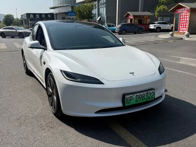 Фотография автомобиля — Tesla Model 3