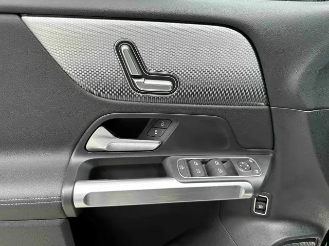 Mercedes-Benz GLB-Class — Фото автомобиля 13