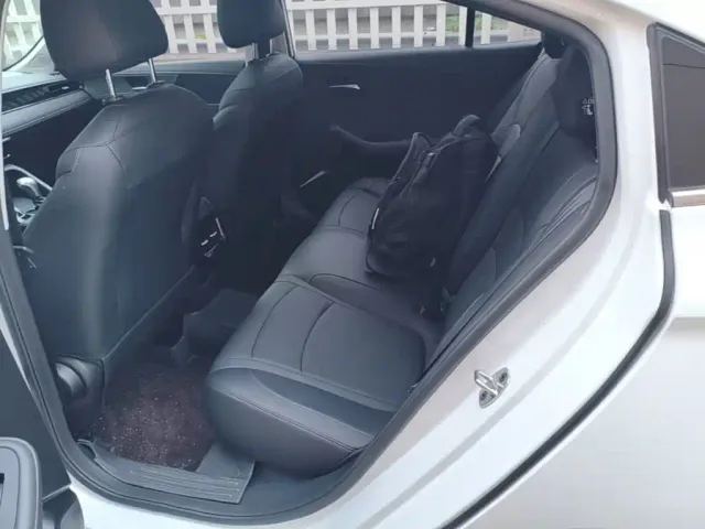 Roewe i5 — Фото автомобиля 16