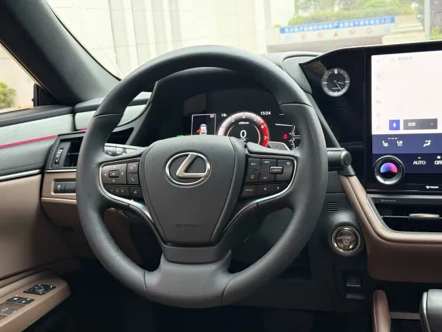 Lexus ES — Фото автомобиля 14
