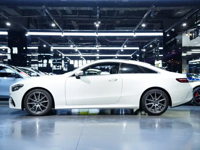 Mercedes-Benz E-Class — Фото автомобиля 18