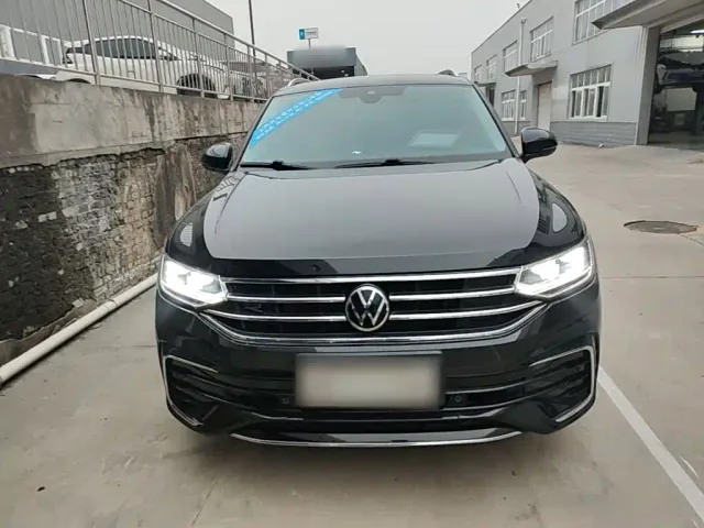 Volkswagen Tiguan L — Фото автомобиля 2