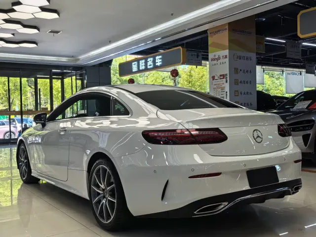 Mercedes-Benz E-Class — Фото автомобиля 8