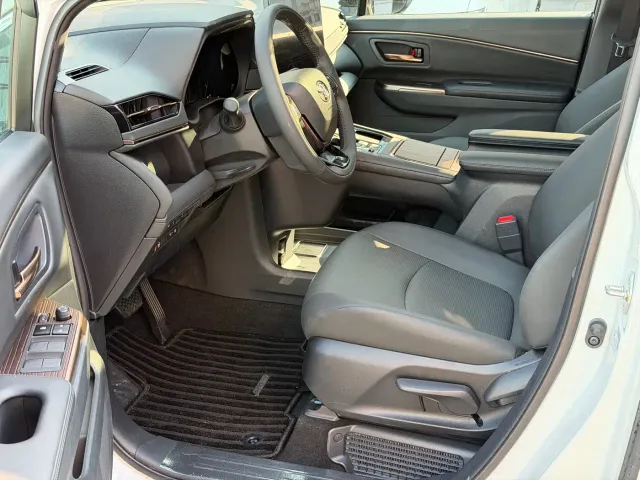 Toyota Granvia — Фото автомобиля 7