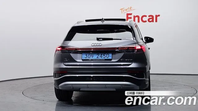 Audi Q4 e-tron — Фото автомобиля 4