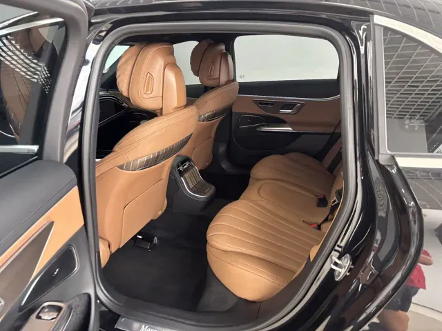 Mercedes-Benz E-Class — Фото автомобиля 21