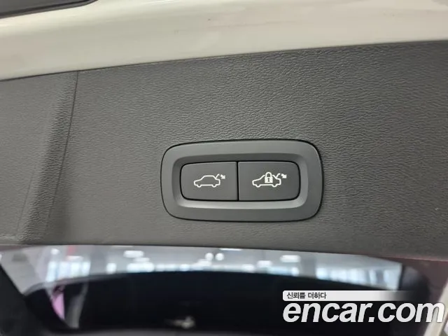 Volvo XC40 — Фото автомобиля 15
