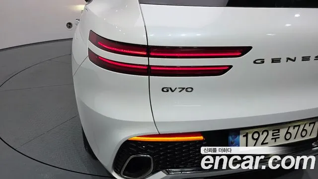 Genesis GV70 — Фото автомобиля 8