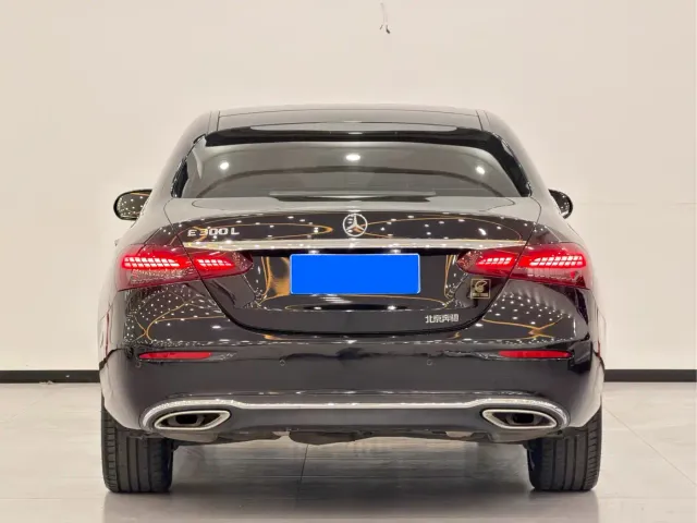 Mercedes-Benz E-Class — Фото автомобиля 8
