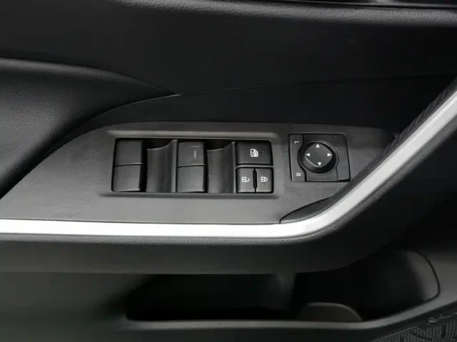 Toyota RAV4 — Фото автомобиля 9
