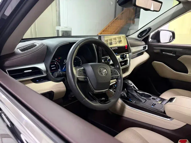 Toyota Highlander — Фото автомобиля 12