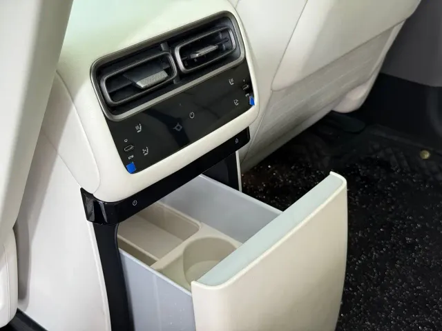 Li Auto Li Auto i6 2025 4WD Base Model — Фото автомобиля 16
