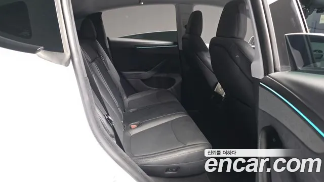 Tesla Model Y — Фото автомобиля 18