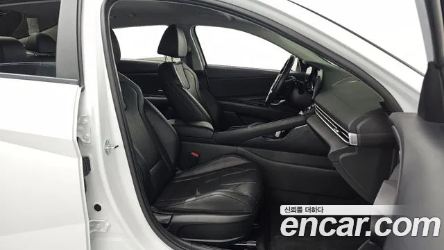 Hyundai AVANTE Avante (CN7) — Фото автомобиля 10