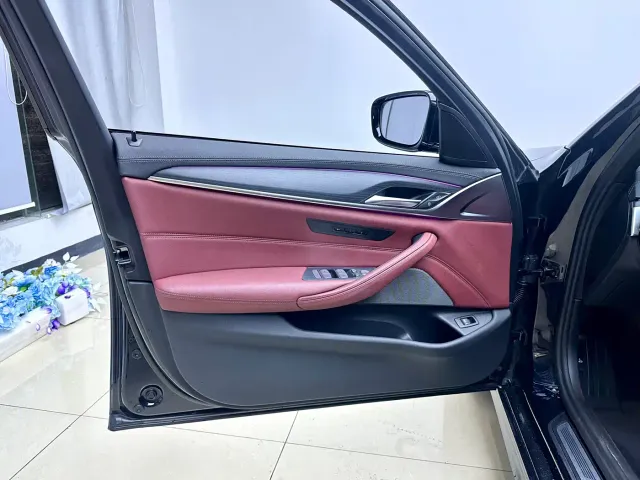 BMW 5 Series — Фото автомобиля 18