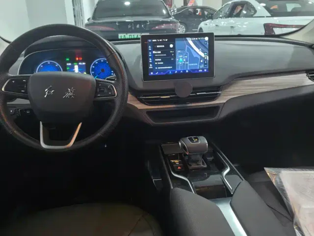 Hongqi E-QM5 — Фото автомобиля 12