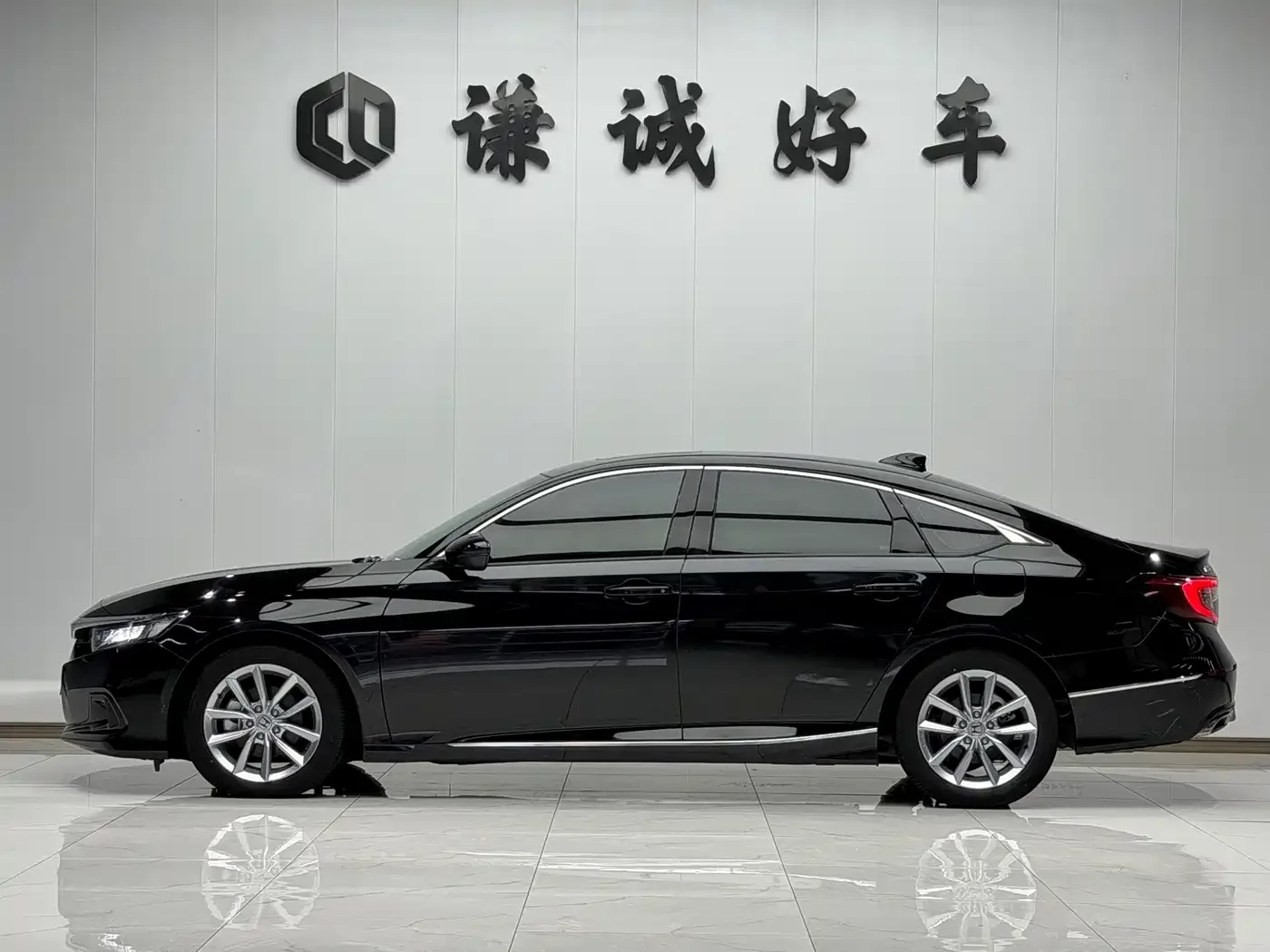 Honda Accord 2022 260TURBO Luxury Edition — Фото автомобиля 4