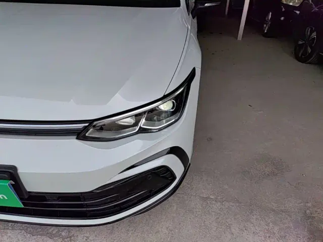 Volkswagen Golf — Фото автомобиля 23
