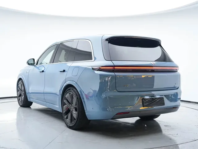 Li Auto L8 — Фото автомобиля 13