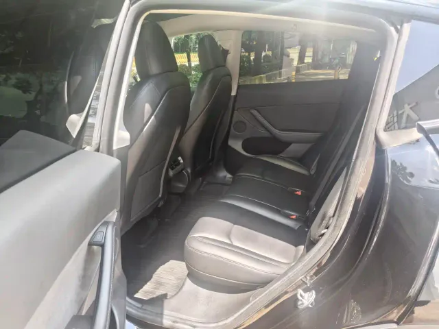Tesla Model Y — Фото автомобиля 8