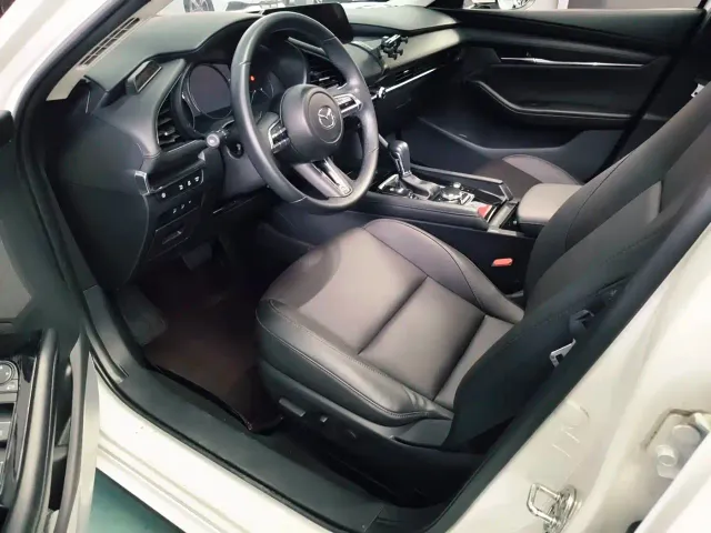 Mazda Axela — Фото автомобиля 7