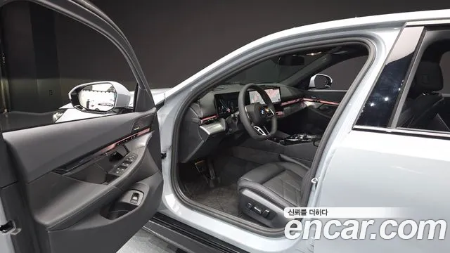 BMW 5 Series G60 — Фото автомобиля 15