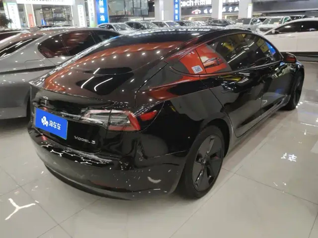 Tesla Model 3 — Фото автомобиля 3