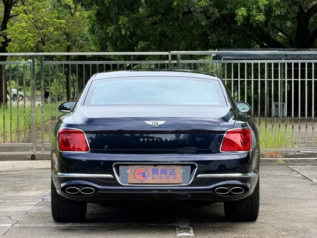 Bentley Flying Spur — Фото автомобиля 4