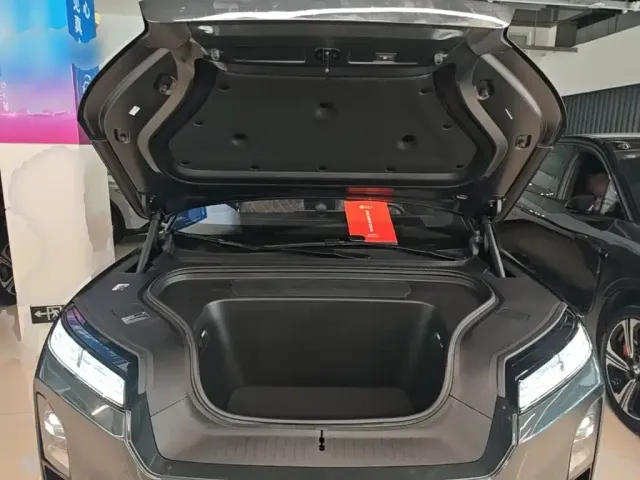 Nio ES8 — Фото автомобиля 19