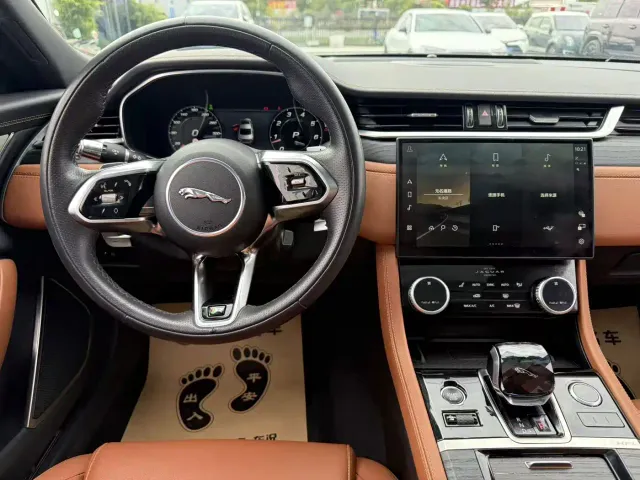 Jaguar XFL — Фото автомобиля 5