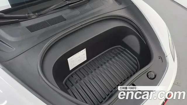 Tesla Model 3 — Фото автомобиля 6