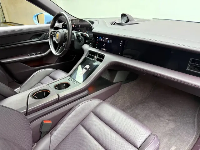 Porsche Taycan — Фото автомобиля 15