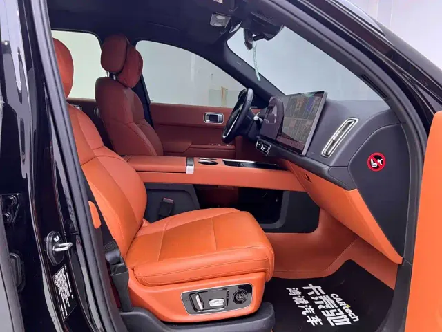 Li Auto L8 — Фото автомобиля 18