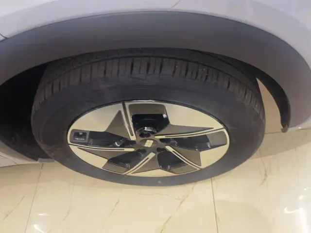 Geely Galaxy E5 — Фото автомобиля 6